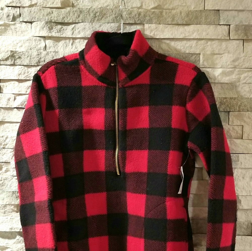 Old navy plaid red and black fleece pullover.